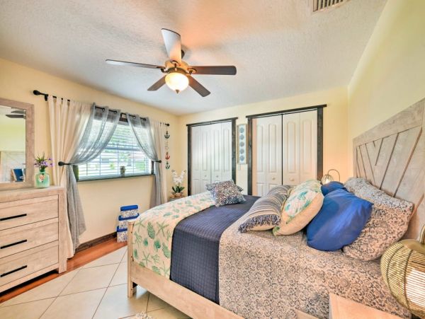 Gorgeous 3 Bedroom Vacation Home Large Pool & Tiki Bar