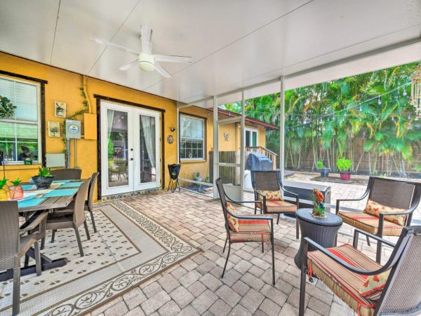 Gorgeous 3 Bedroom Vacation Home Large Pool & Tiki Bar