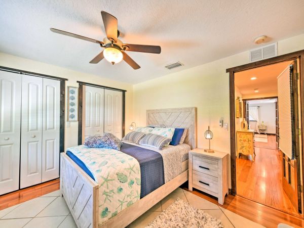 Gorgeous 3 Bedroom Vacation Home Large Pool & Tiki Bar