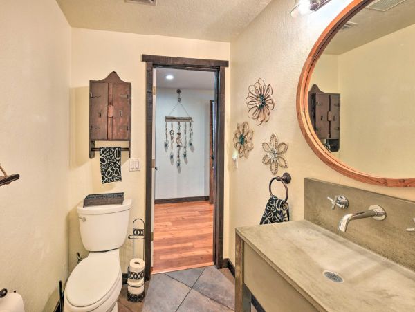 Gorgeous 3 Bedroom Vacation Home Large Pool & Tiki Bar