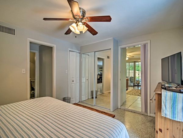 3 Bedroom Vacation Home in Sarasota with Pool Sleeps Five