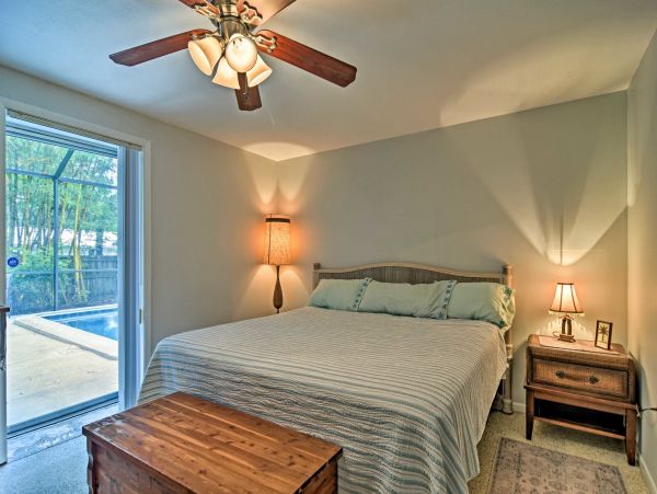 3 Bedroom Vacation Home in Sarasota with Pool Sleeps Five