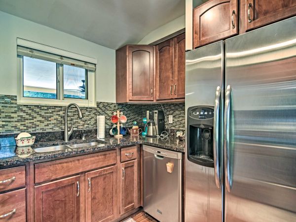 3 Bedroom Vacation Home in Sarasota with Pool Sleeps Five