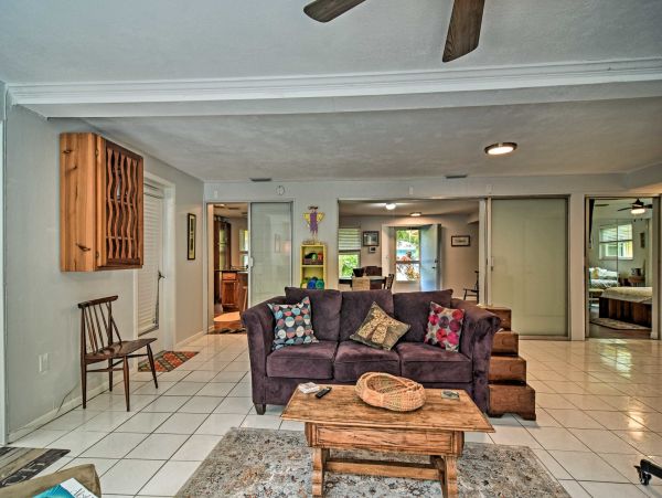 3 Bedroom Vacation Home in Sarasota with Pool Sleeps Five