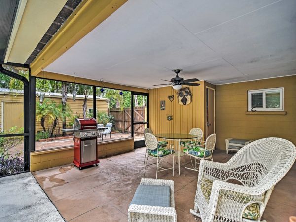 3 Bedroom Vacation Home in Sarasota with Pool Sleeps Five