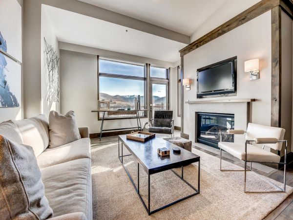 Stunning Vacation Condo in Avon Walk to Lifts 6 Guests