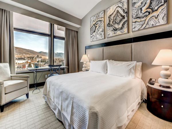 Stunning Vacation Condo in Avon Walk to Lifts 6 Guests