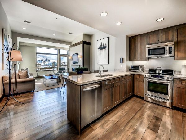 Stunning Vacation Condo in Avon Walk to Lifts 6 Guests