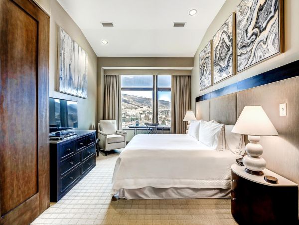 Stunning Vacation Condo in Avon Walk to Lifts 6 Guests