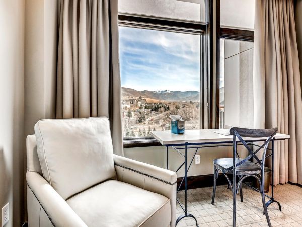 Stunning Vacation Condo in Avon Walk to Lifts 6 Guests