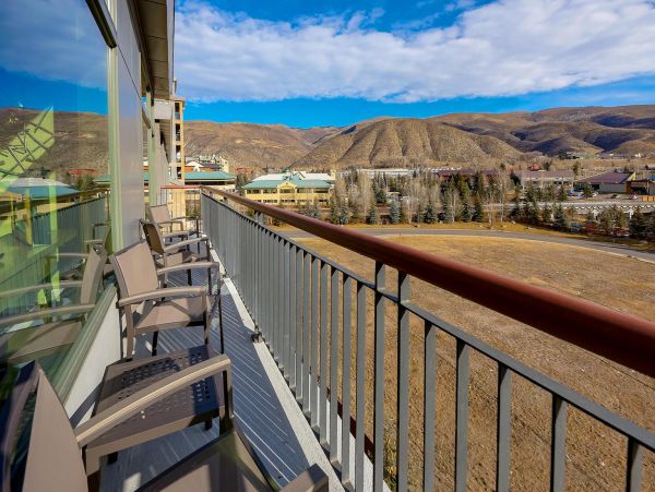 Stunning Vacation Condo in Avon Walk to Lifts 6 Guests