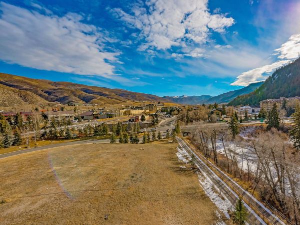 Stunning Vacation Condo in Avon Walk to Lifts 6 Guests