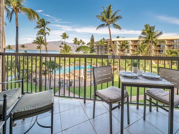 Cozy Vacation Condo with Great Pool, Mountain & Ocean Views