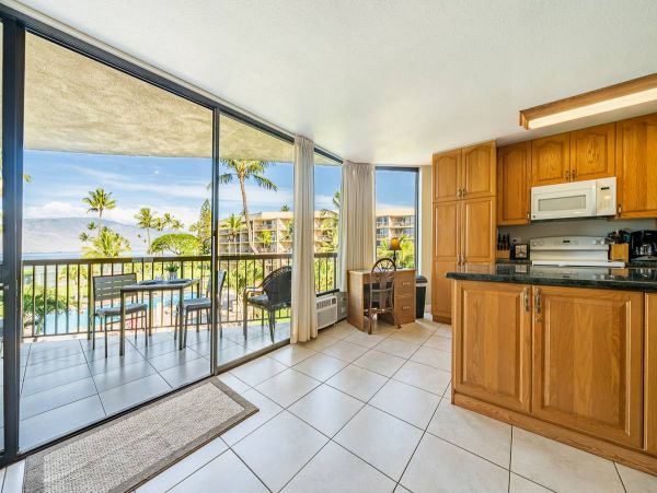 Cozy Vacation Condo with Great Pool, Mountain & Ocean Views