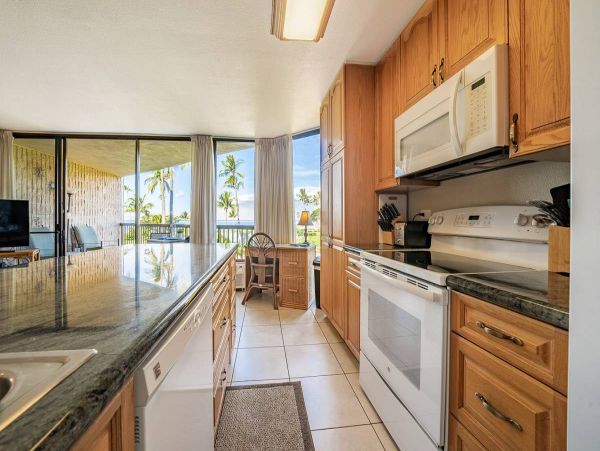 Cozy Vacation Condo with Great Pool, Mountain & Ocean Views