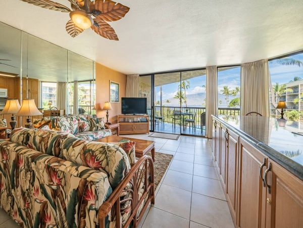 Cozy Vacation Condo with Great Pool, Mountain & Ocean Views