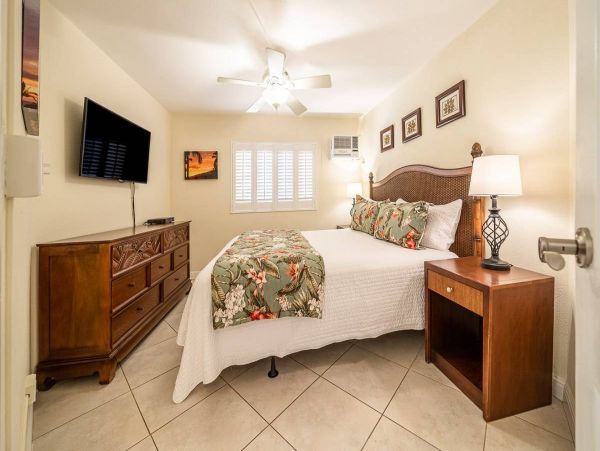 Cozy Vacation Condo with Great Pool, Mountain & Ocean Views
