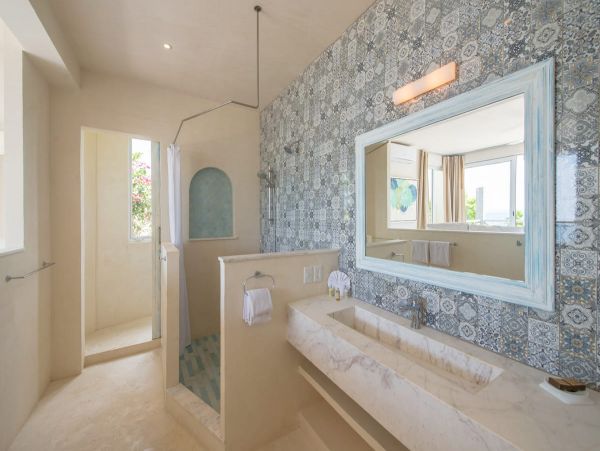 Oceanfront Vacation Home in Islas Mujeres Cancun - 16 Guests