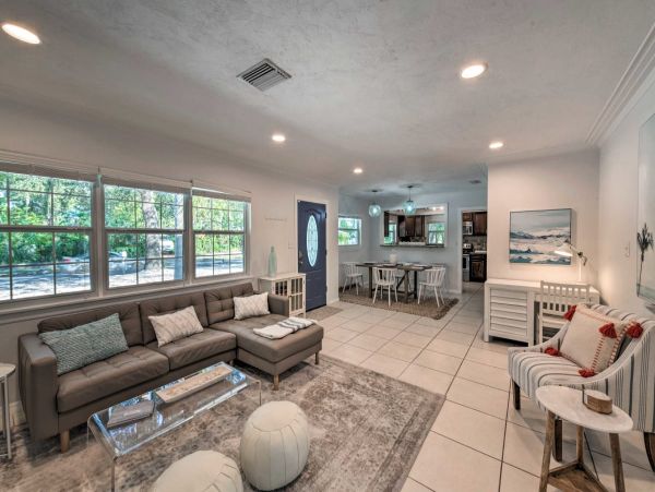 2 Bedroom Vacation Home in Sarasota 6 Guests
