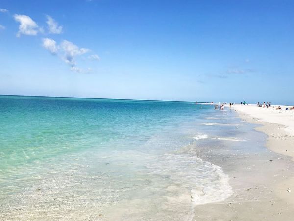2 Bedroom Vacation Home in Sarasota 6 Guests
