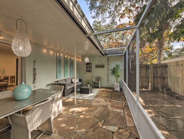 2 Bedroom Vacation Home in Sarasota 6 Guests