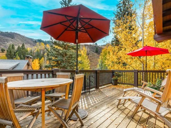 Ski in Ski Out Four Bedroom Vacation Home in Edwards