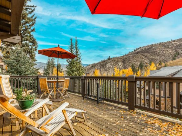 Ski in Ski Out Four Bedroom Vacation Home in Edwards