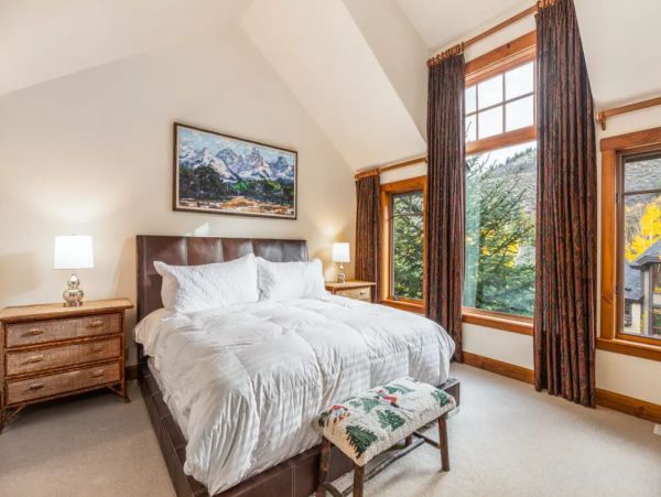 Ski in Ski Out Four Bedroom Vacation Home in Edwards