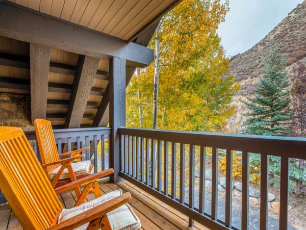 Ski in Ski Out Four Bedroom Vacation Home in Edwards