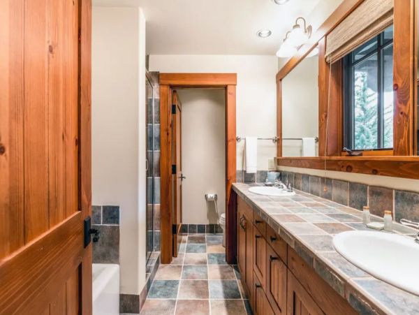 Ski in Ski Out Four Bedroom Vacation Home in Edwards