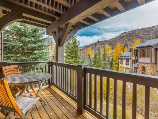 Ski in Ski Out Four Bedroom Vacation Home in Edwards