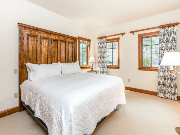 Ski in Ski Out Four Bedroom Vacation Home in Edwards