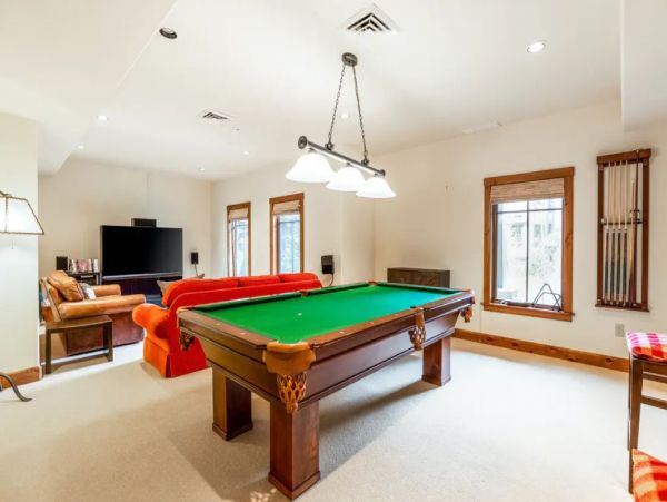 Ski in Ski Out Four Bedroom Vacation Home in Edwards
