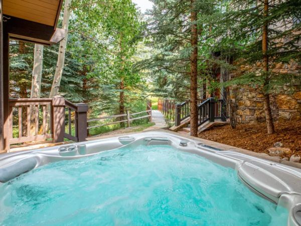 Ski in Ski Out Four Bedroom Vacation Home in Edwards