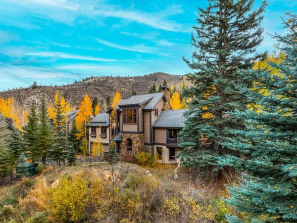 Ski in Ski Out Four Bedroom Vacation Home in Edwards