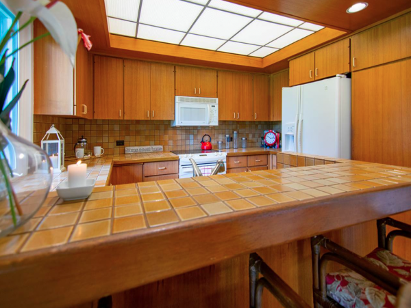 Spacious Vacation Condo in Kapalua One Bedroom Sleeps 4