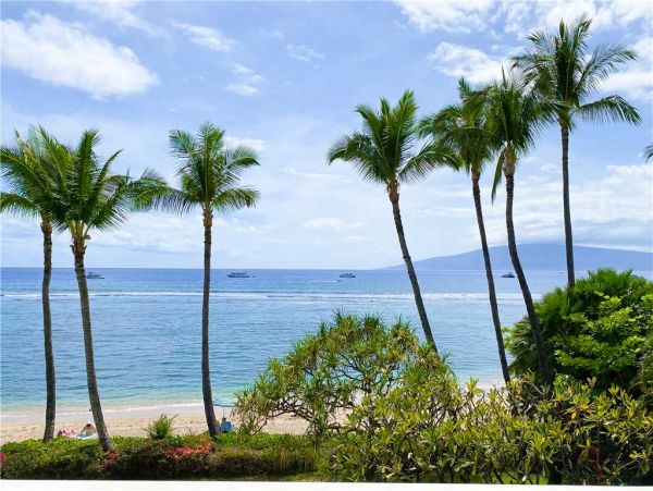Premier Oceanfront Vacation Studio Located on Beach