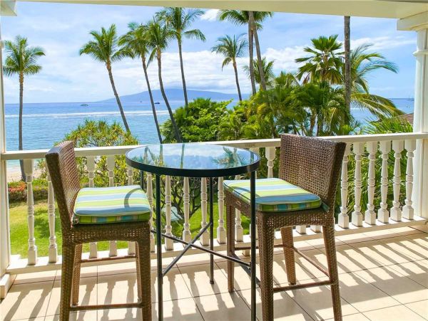 Premier Oceanfront Vacation Studio Located on Beach