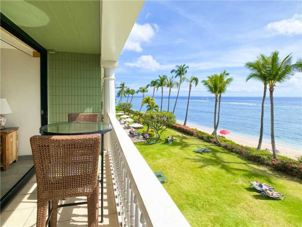 Premier Oceanfront Vacation Studio Located on Beach