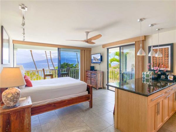 Premier Oceanfront Vacation Studio Located on Beach