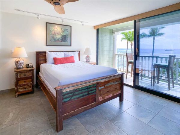 Premier Oceanfront Vacation Studio Located on Beach