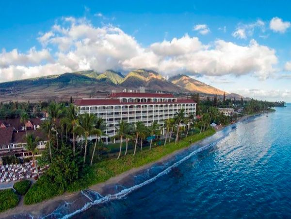 Premier Oceanfront Vacation Studio Located on Beach