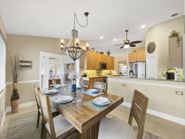 Elegant Cape Coral Vacation Home 3 Bedrooms & Caged Pool