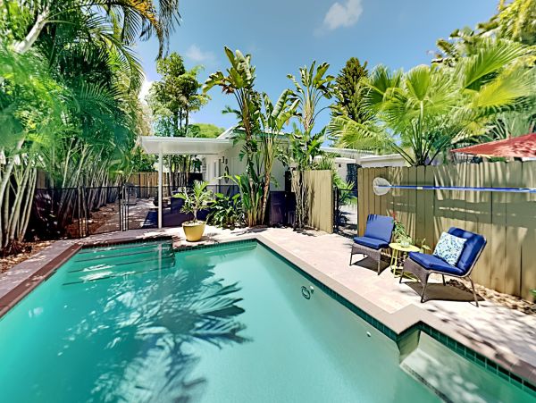 2 Bedroom Vacation Home with Heated Pool 6 Guests