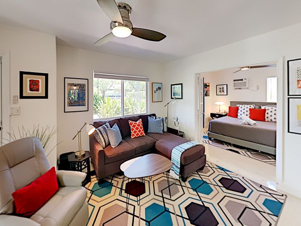 2 Bedroom Vacation Home with Heated Pool 6 Guests
