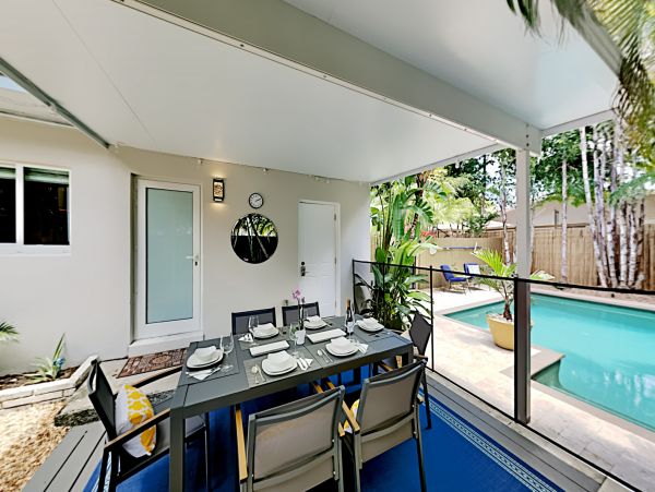 2 Bedroom Vacation Home with Heated Pool 6 Guests