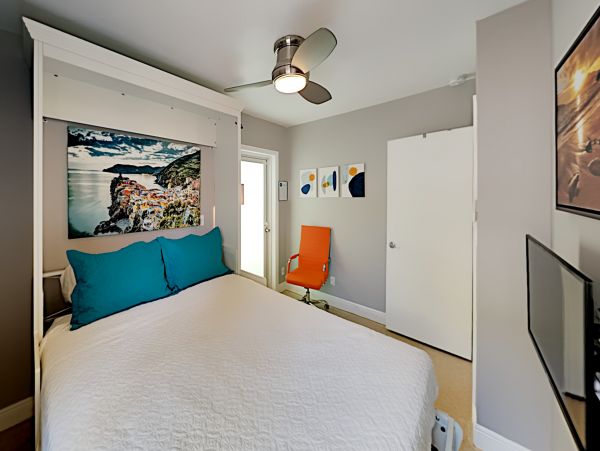 2 Bedroom Vacation Home with Heated Pool 6 Guests