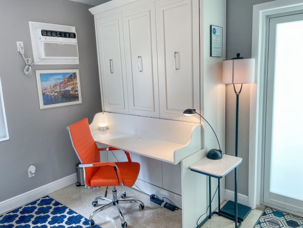 2 Bedroom Vacation Home with Heated Pool 6 Guests