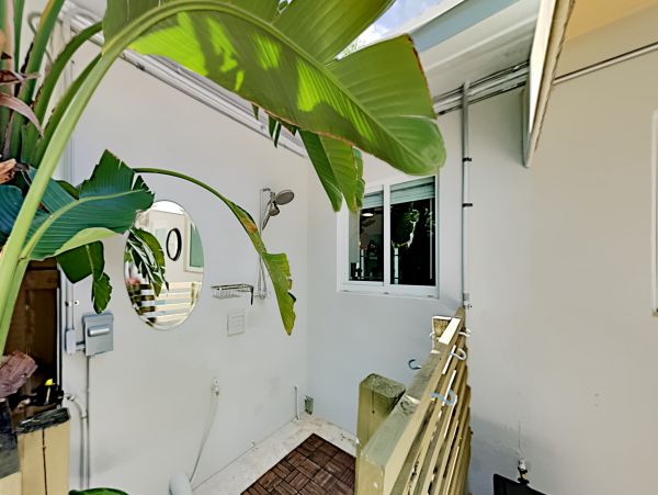 2 Bedroom Vacation Home with Heated Pool 6 Guests