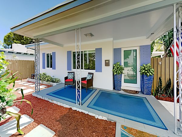 2 Bedroom Vacation Home with Heated Pool 6 Guests